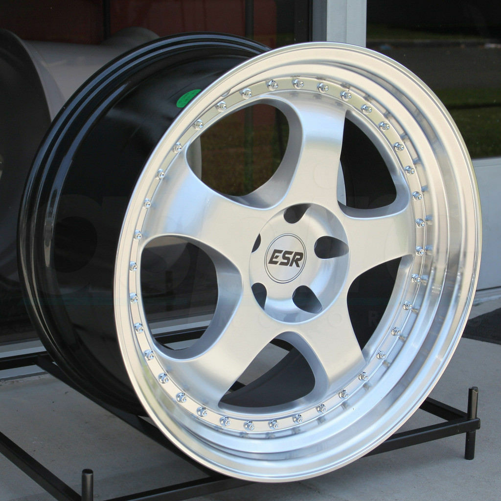 18x8.5 +30 / 18x9.5 +35 5x120 Silver 18